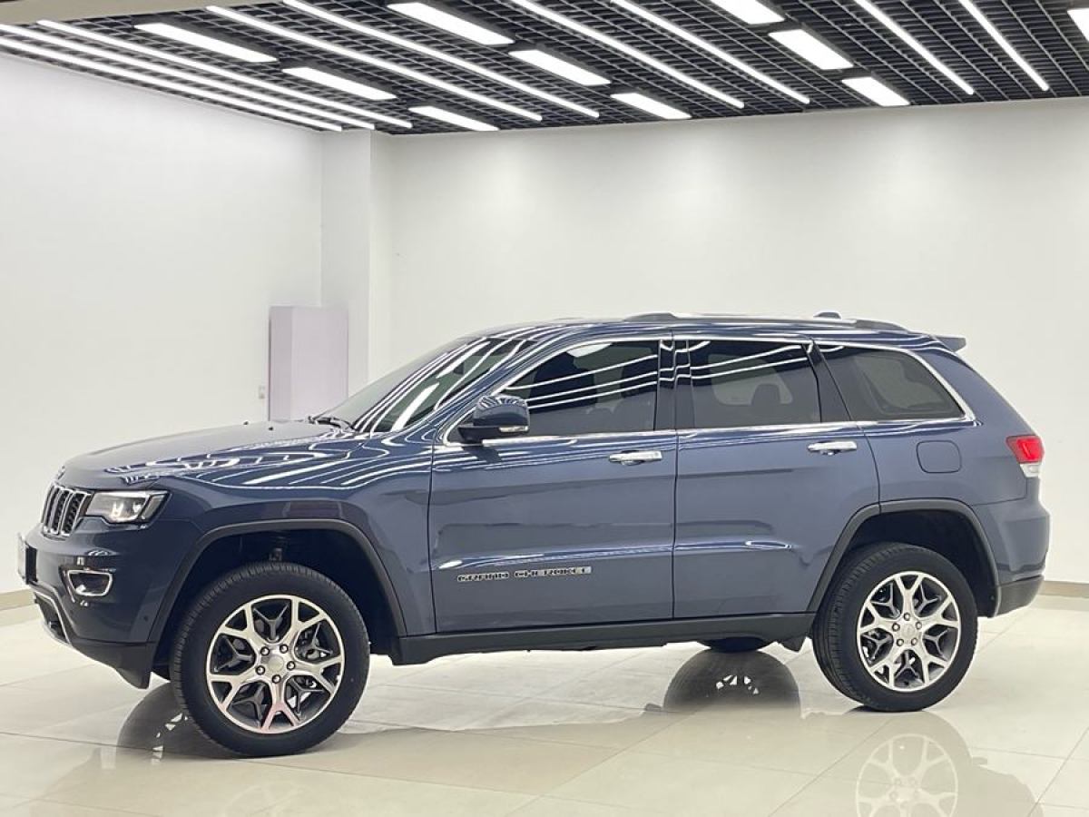 Jeep 大切諾基  2020款 3.0L 精英導航版圖片