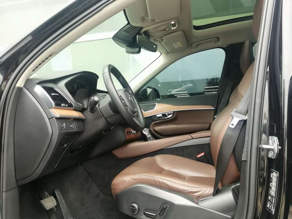 沃爾沃 XC90新能源  2018款 E驅(qū)混動(dòng) T8 個(gè)性運(yùn)動(dòng)版 7座圖片