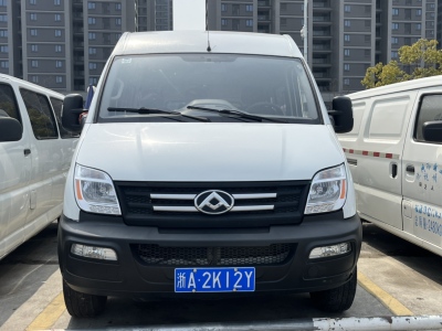 上汽大通 V80 2.5T經(jīng)典款A(yù)MT傲運(yùn)通長(zhǎng)軸中頂10座圖片