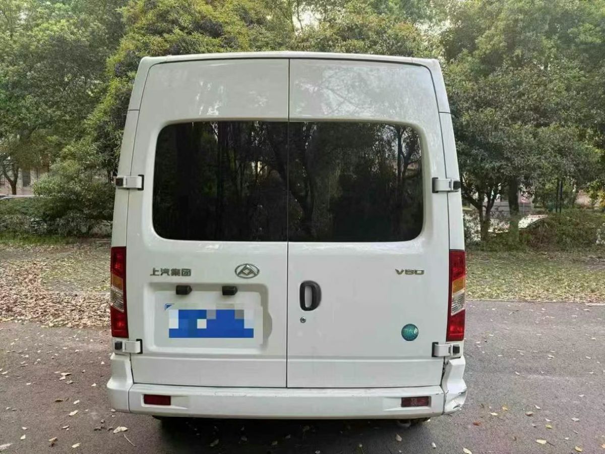 上汽大通 V80  2023款 2.0T AMT經(jīng)典傲運通短軸中頂5/6座圖片
