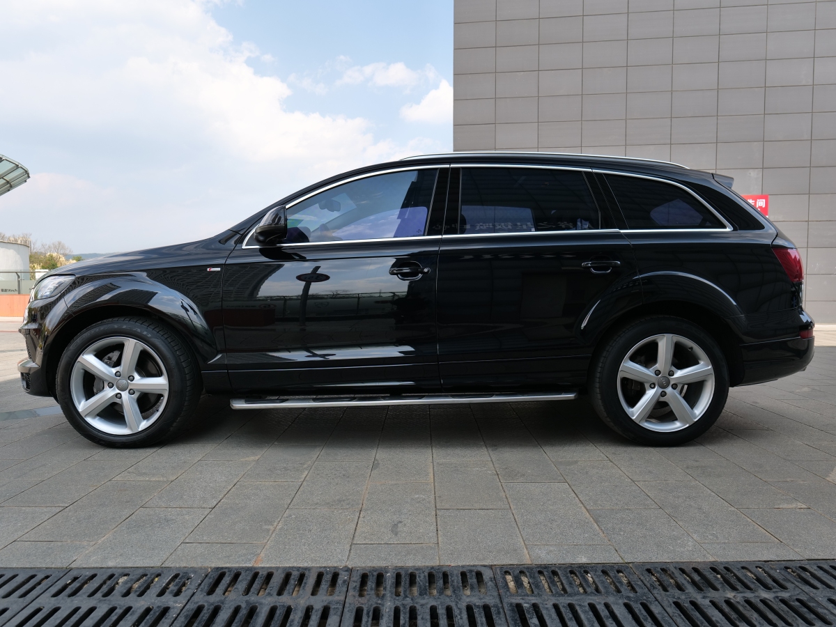 奧迪 奧迪Q7  2014款 35 TFSI 運(yùn)動(dòng)型圖片