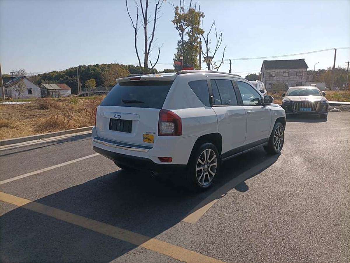 Jeep 指南者  2014款 改款 2.0L 兩驅(qū)精英版圖片