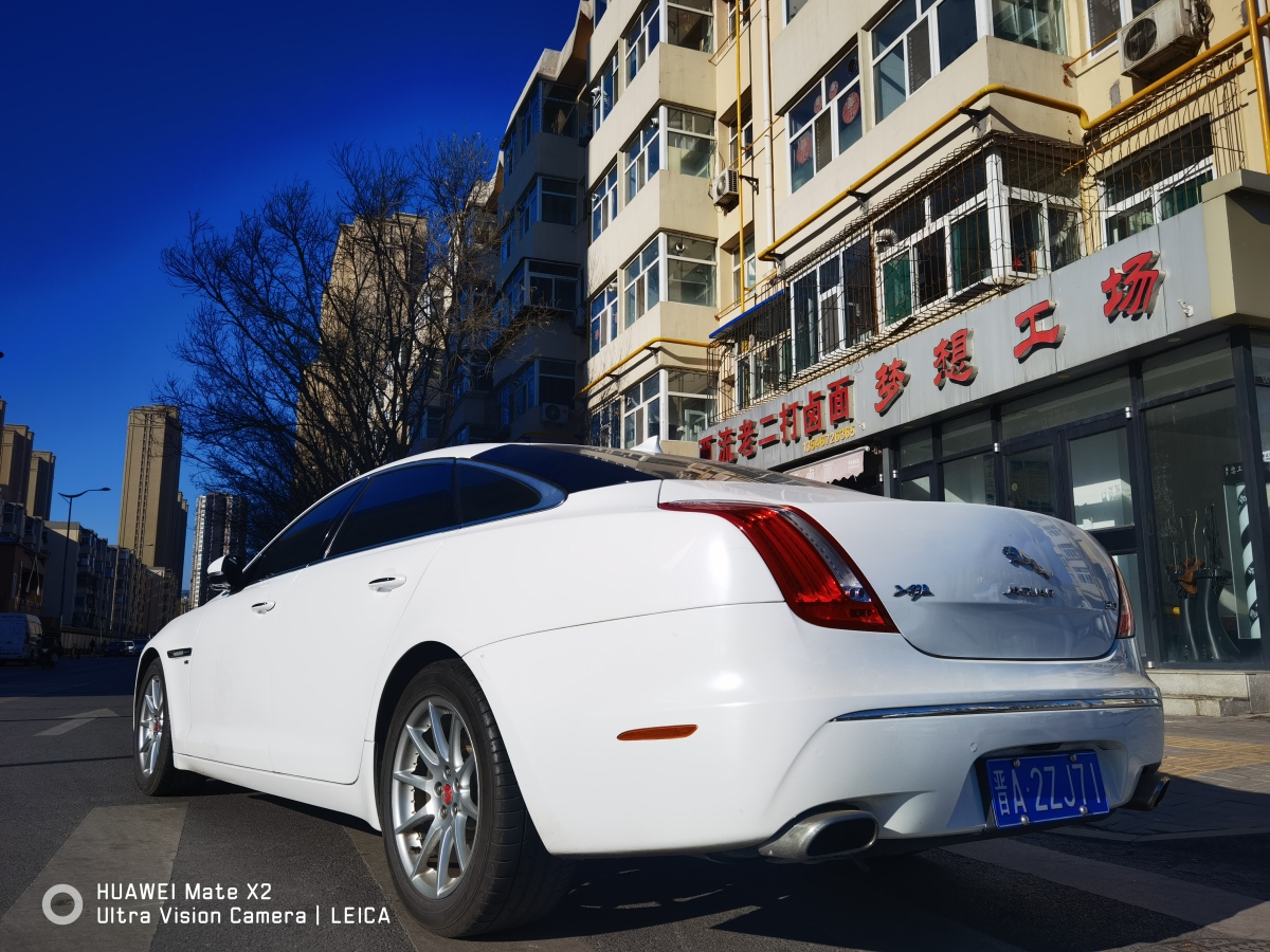 捷豹 XJ  2015款 XJL 2.0T 兩驅(qū)全景商務(wù)版圖片