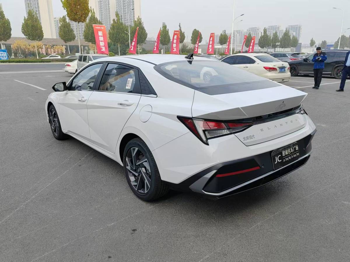 現(xiàn)代 伊蘭特  2023款 1.5L CVT GLX精英版圖片