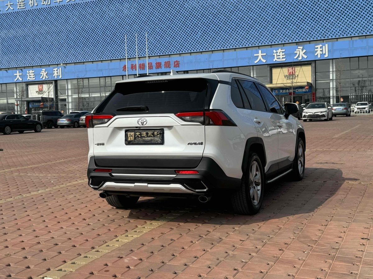 豐田 RAV4  2018款 榮放 2.0L CVT兩驅(qū)風(fēng)尚版圖片