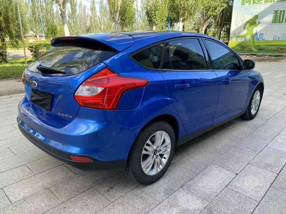 福特 ?？怂? 2013款 三廂經典 1.8L 自動基本型圖片