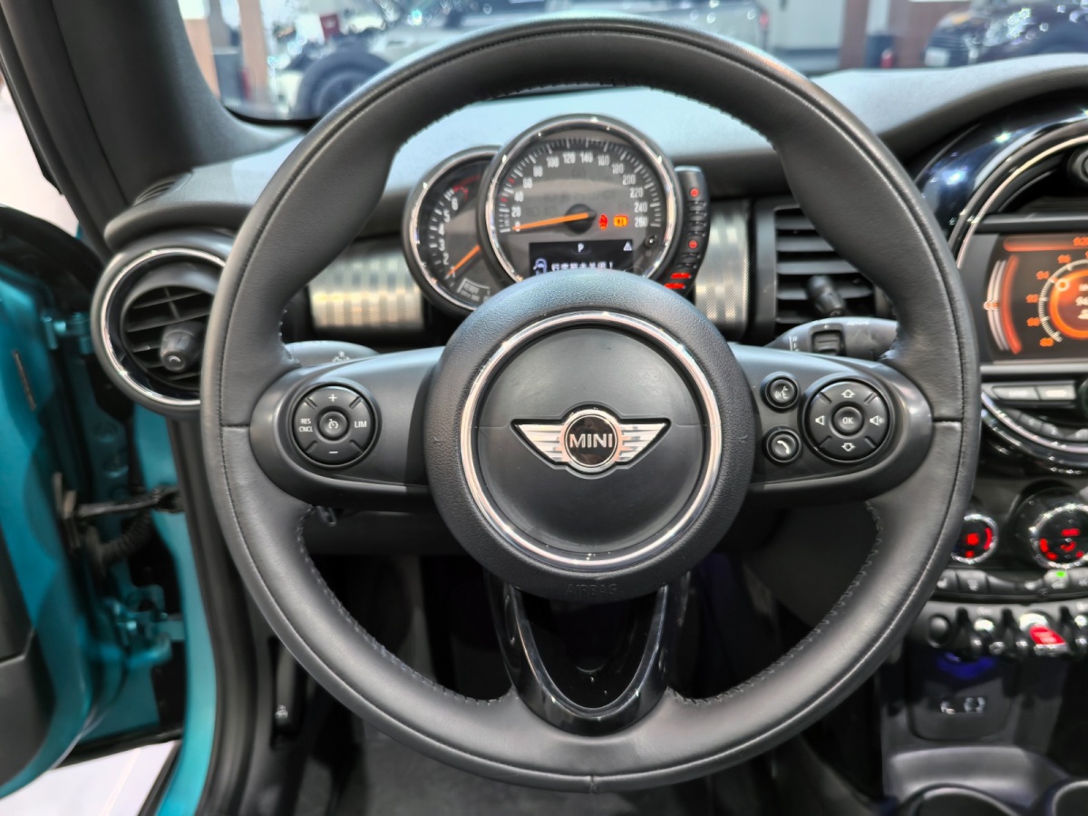 2016年9月MINI MINI  2016款 1.5T COOPER CABRIO 加勒比藍(lán)限量版