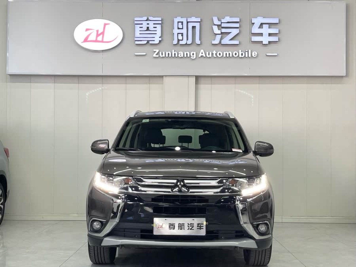 三菱 歐藍(lán)德  2018款 2.4L 四驅(qū)精英版 5座圖片