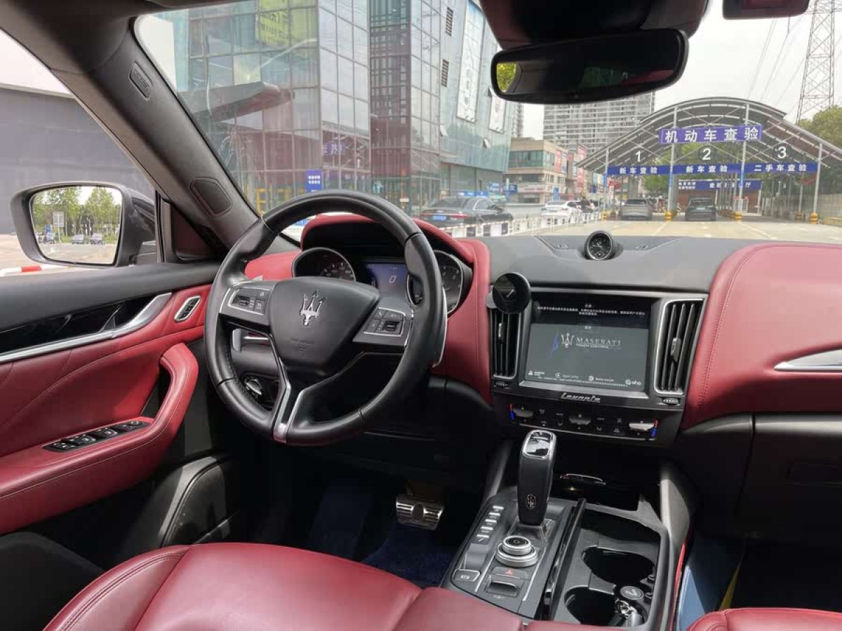 瑪莎拉蒂 Levante  2019款 3.0T 350Hp 標(biāo)準(zhǔn)版 國(guó)VI圖片