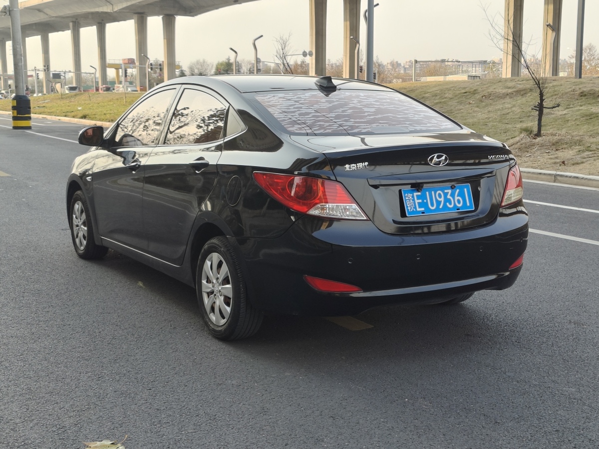 現(xiàn)代 瑞納  2011款 兩廂 1.4L 手動標準型GL圖片