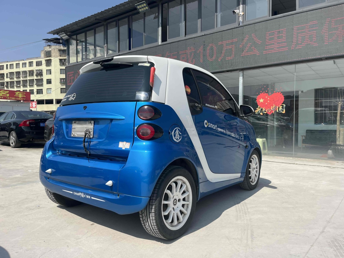 smart fortwo  2011款 1.0 MHD 硬頂標(biāo)準(zhǔn)版圖片