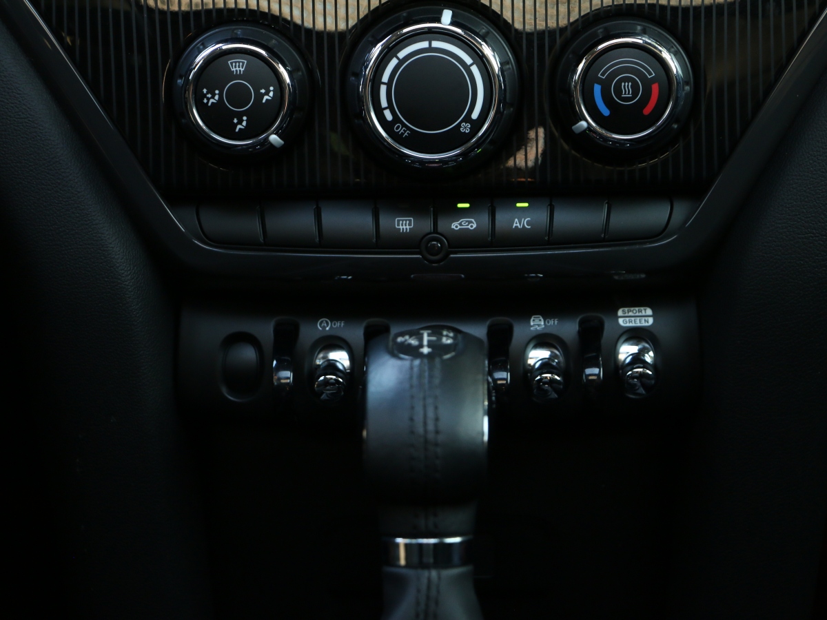 MINI COUNTRYMAN  2018款 1.5T COOPER ALL4 藝術(shù)家圖片