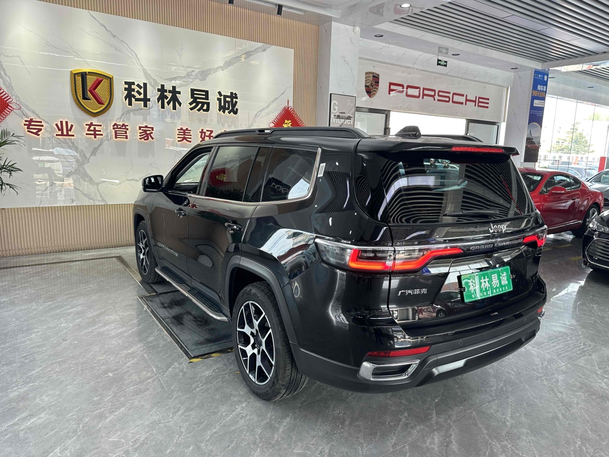 Jeep 大指揮官  2022款 2.0T 兩驅(qū)精英版圖片