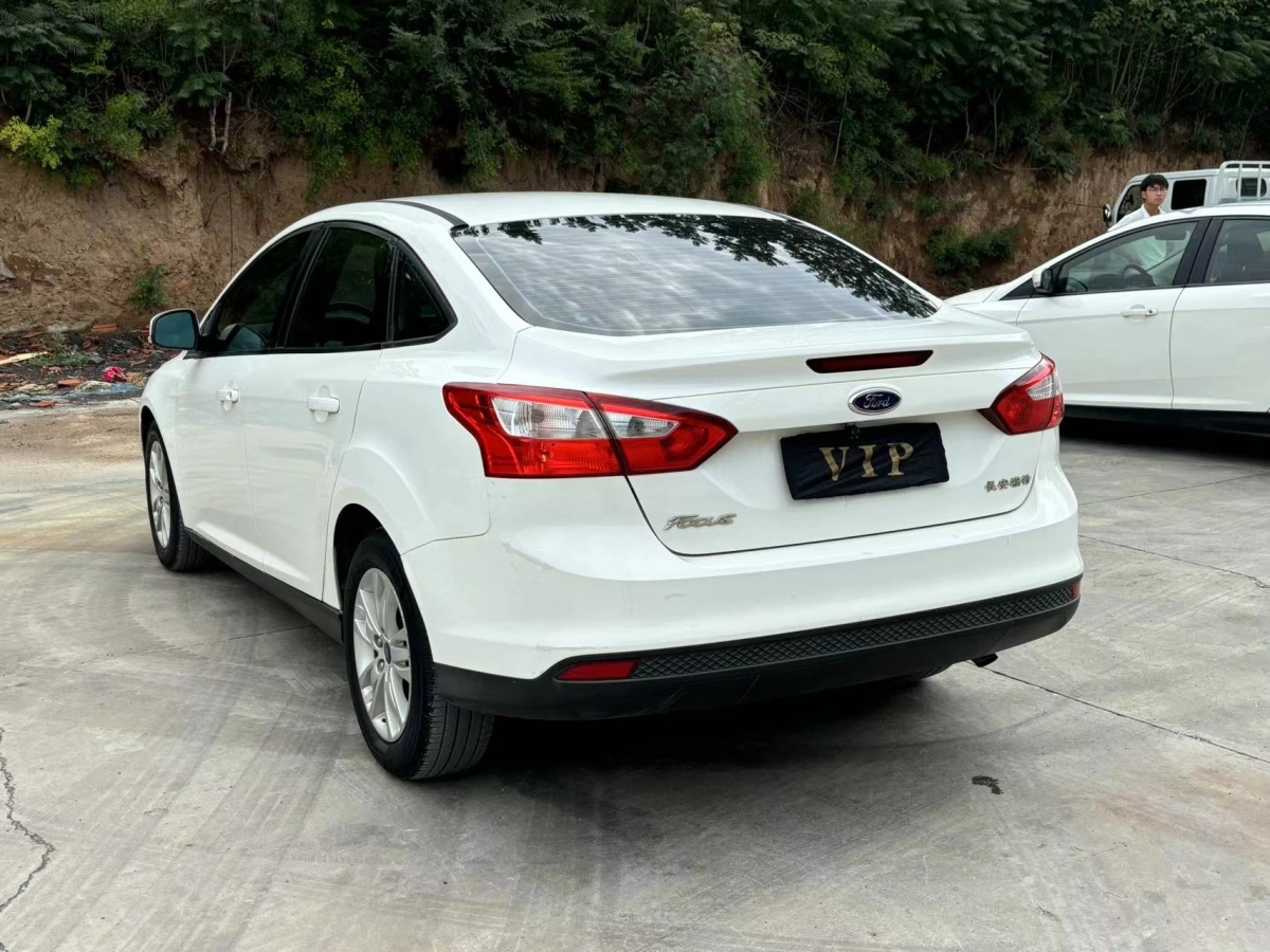 福特 ?？怂? 2012款 三廂 1.6L 自動風(fēng)尚型圖片