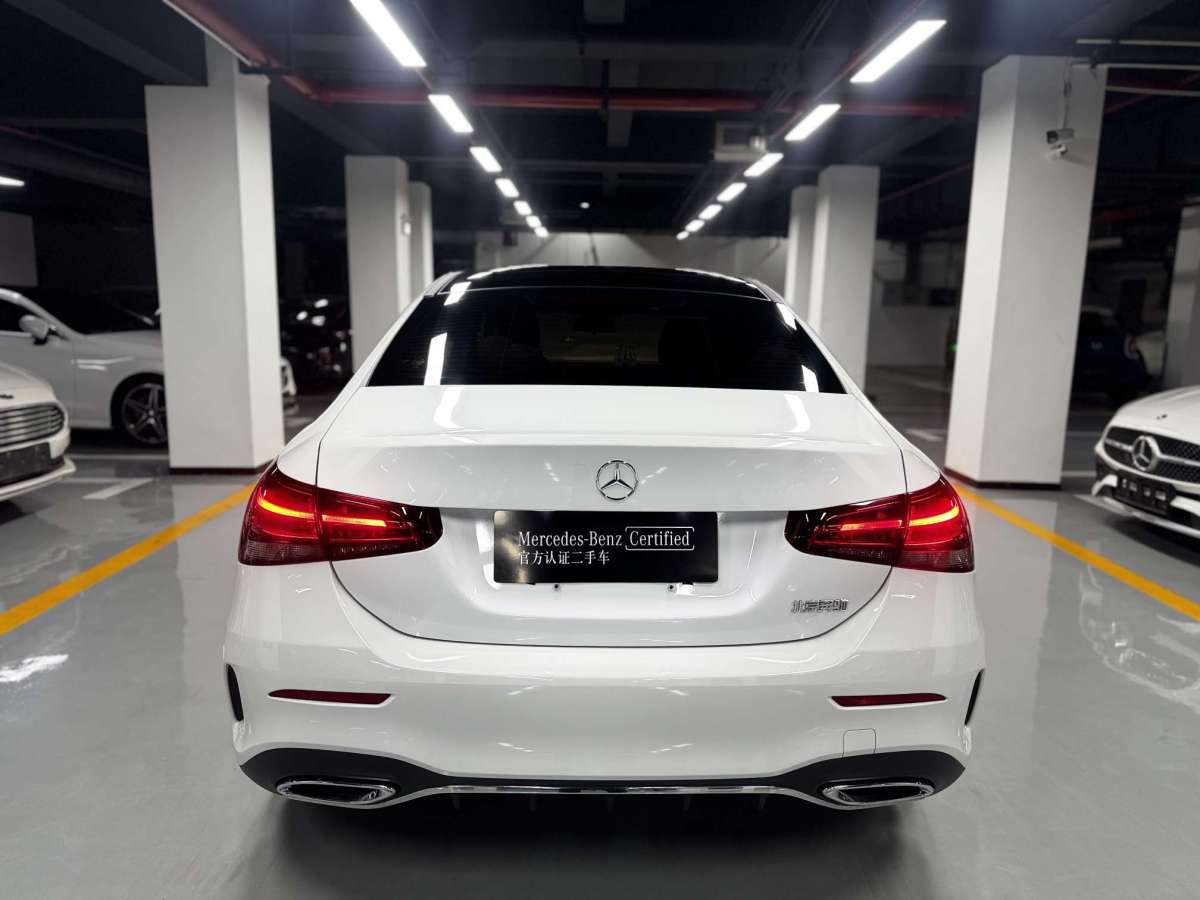 奔馳 奔馳A級(jí)  2021款 改款 A 180 L 運(yùn)動(dòng)轎車圖片