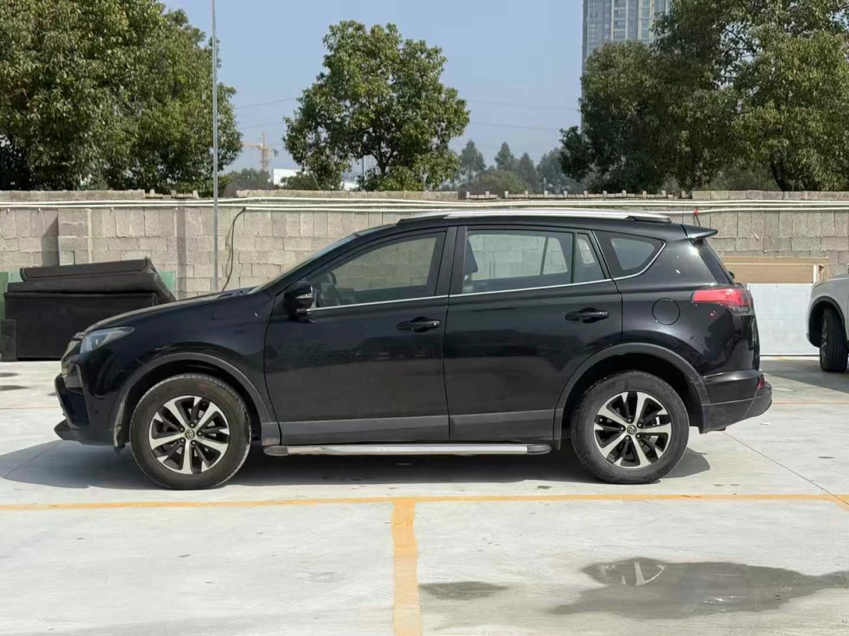 豐田 RAV4  2018款 榮放 2.0L CVT兩驅(qū)風(fēng)尚版圖片