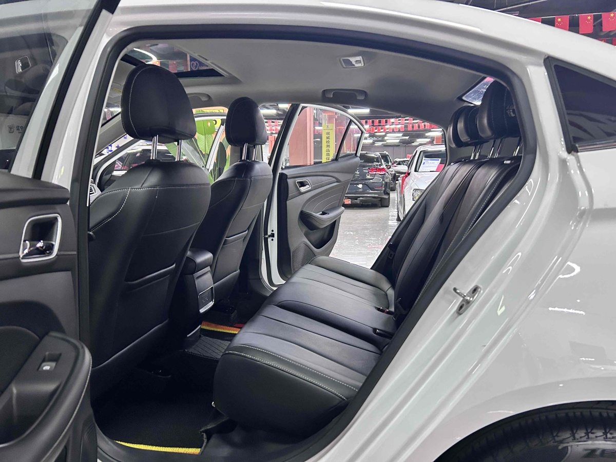 榮威 i5  2020款 1.5L 自動(dòng)4G互聯(lián)領(lǐng)豪旗艦版圖片