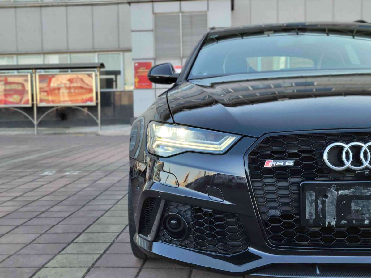 奧迪 奧迪RS 6  2018款 RS 6 4.0T Avant尊享運動限量版圖片