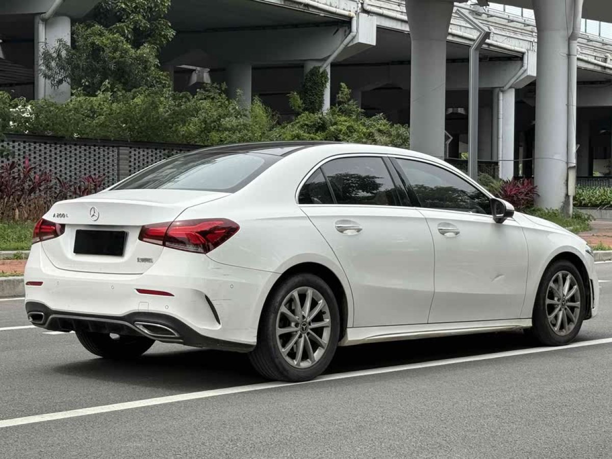 奔馳 奔馳A級  2020款 改款 A 200 L 運(yùn)動轎車時尚型圖片