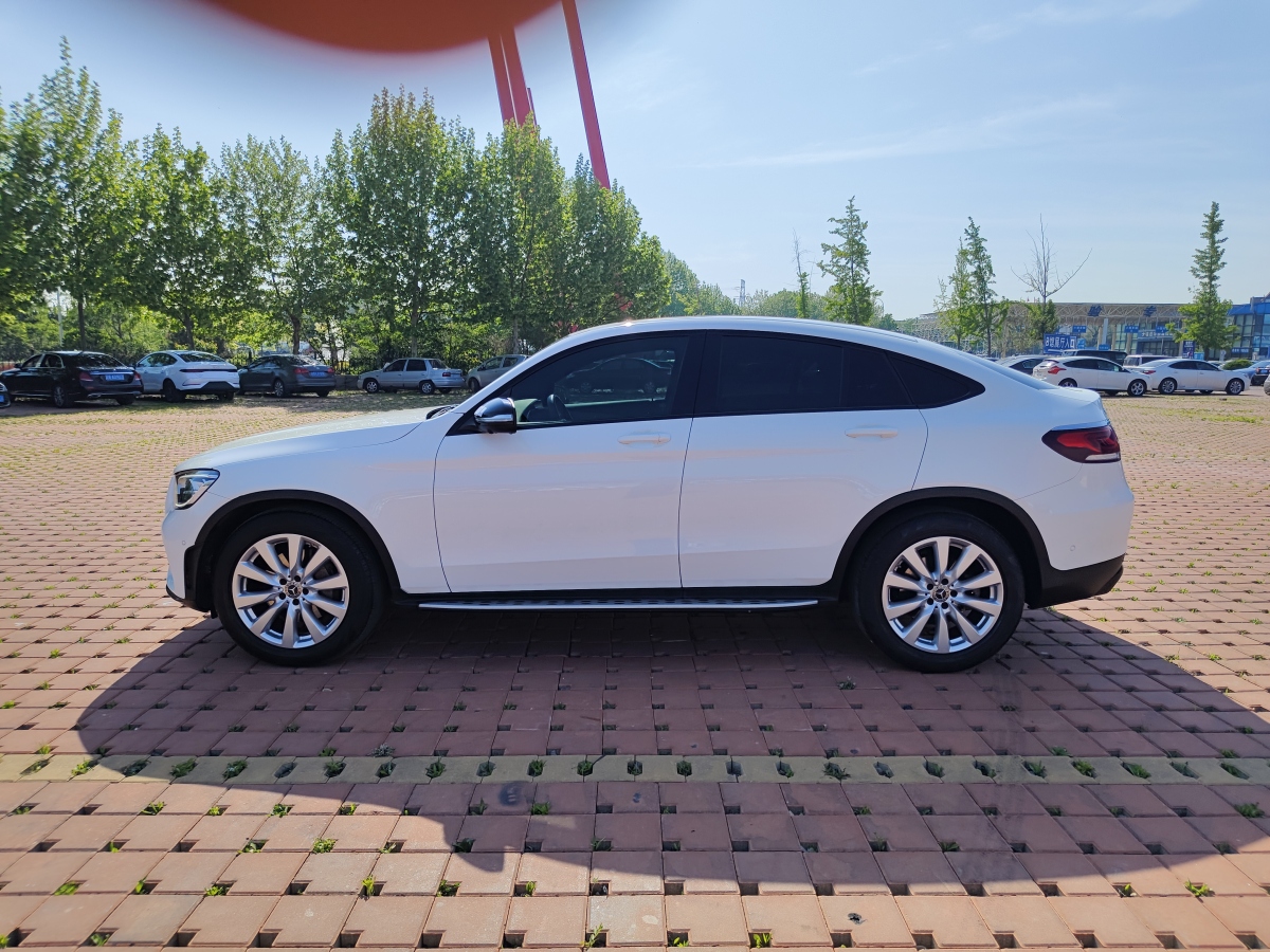 2020年11月奔馳 奔馳GLC  2023款 改款 GLC 260 4MATIC 轎跑SUV