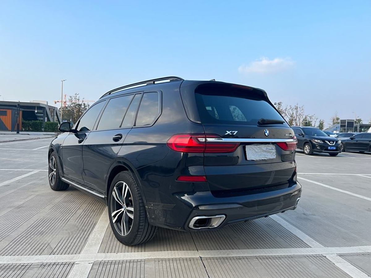 寶馬 寶馬X7  2019款  xDrive40i 領(lǐng)先型豪華套裝圖片