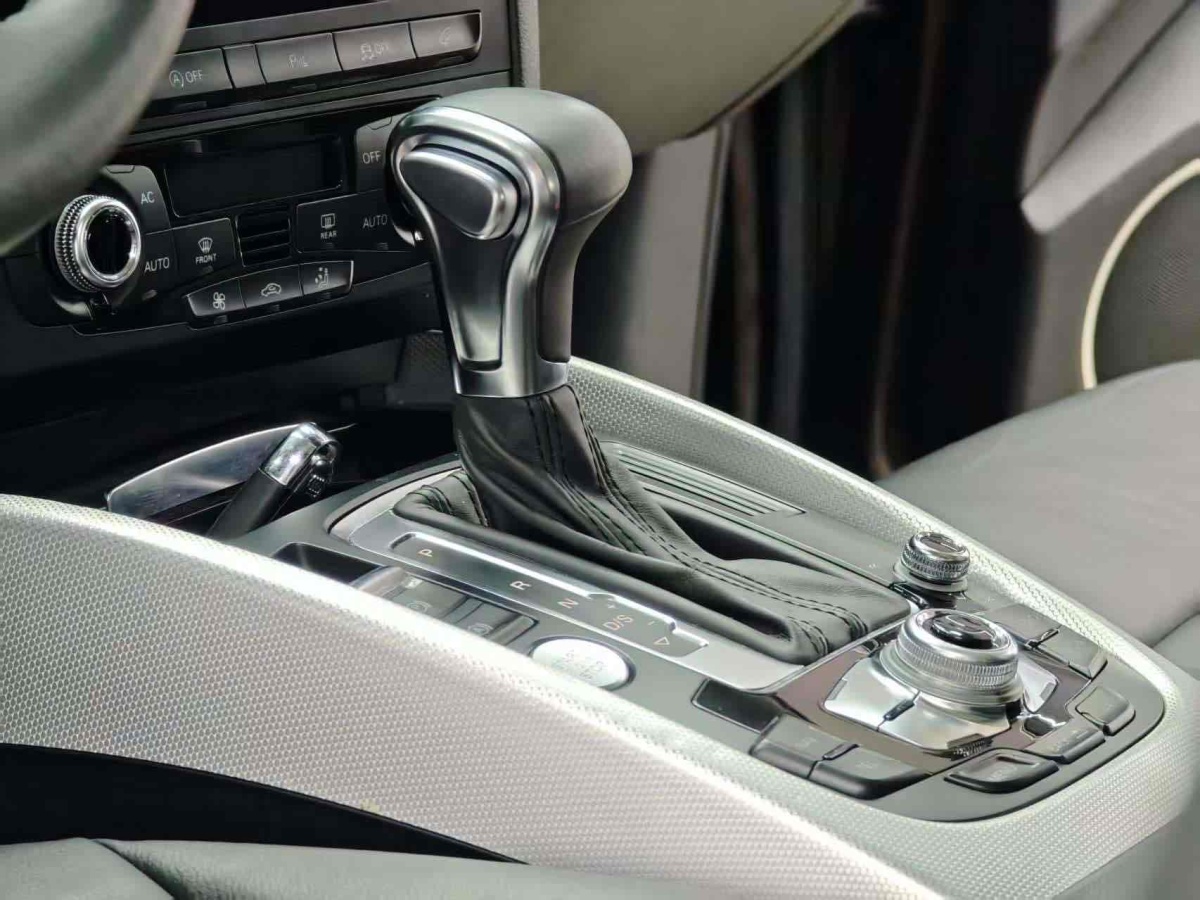 奧迪 奧迪Q5  2013款 45 TFSI quattro 運(yùn)動(dòng)型圖片