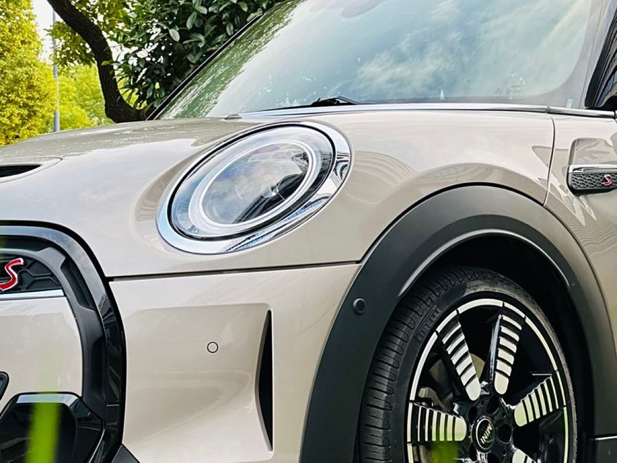 MINI MINI  2022款 2.0T COOPER S 藝術(shù)家 五門(mén)版圖片