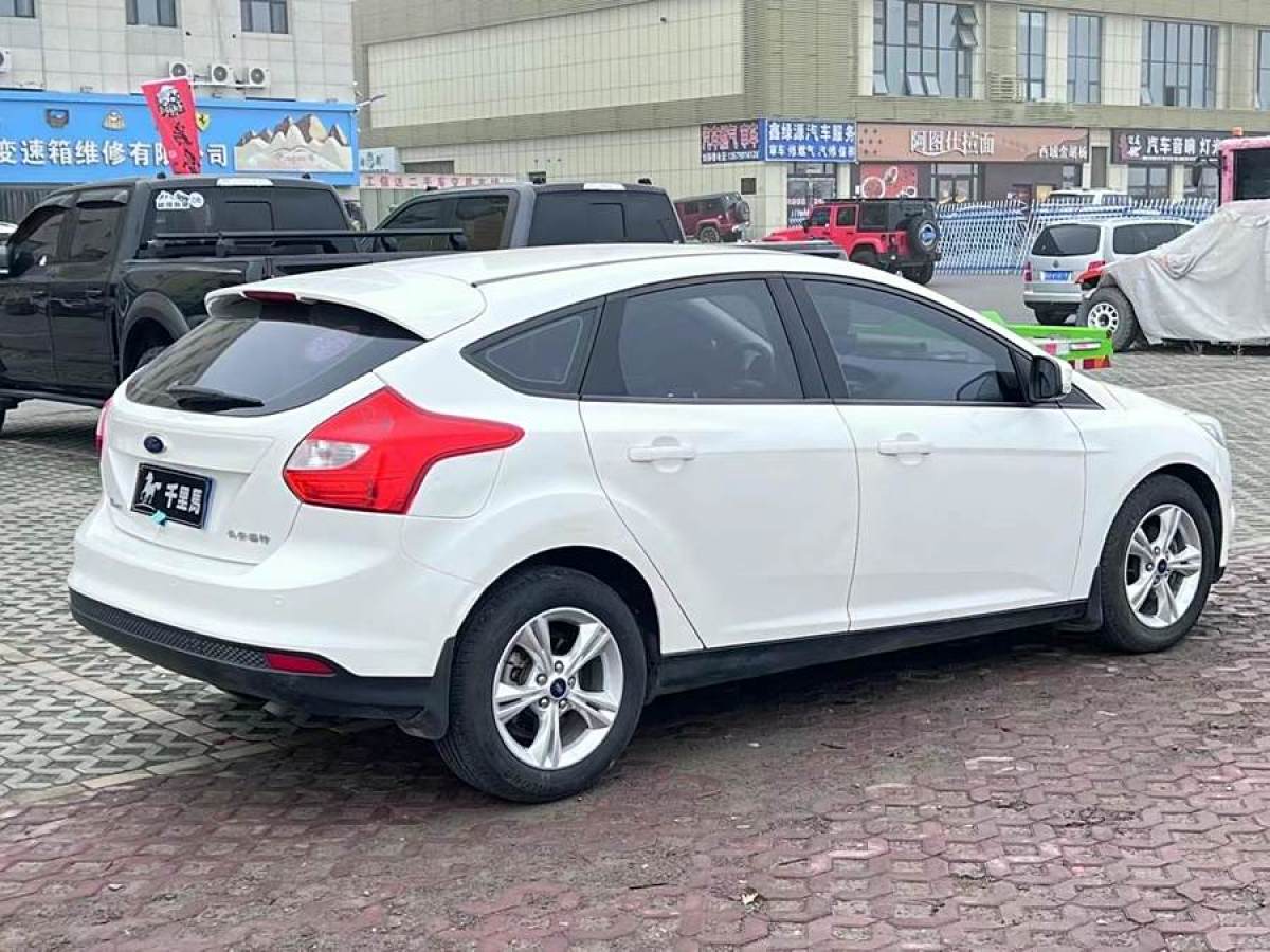 福特 ?？怂? 2012款 兩廂 1.6L 自動舒適型圖片