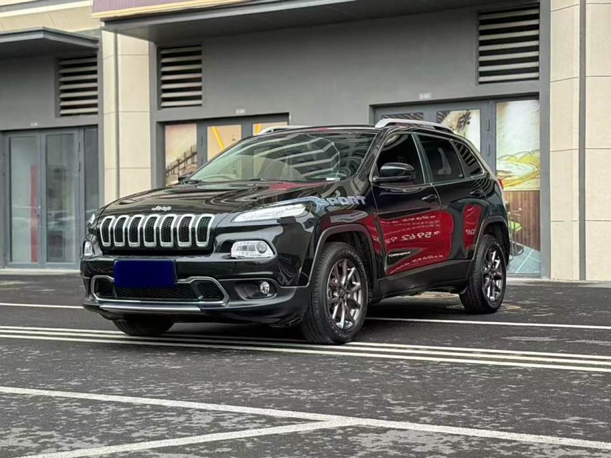 Jeep 自由光  2020款 2.0L 兩驅(qū)安全升級版圖片