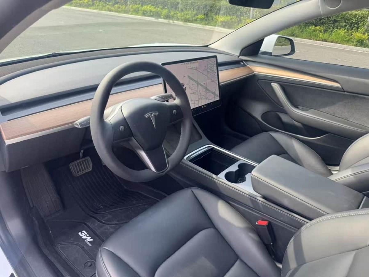 特斯拉 Model 3  2021款 改款 標(biāo)準(zhǔn)續(xù)航后驅(qū)升級版圖片