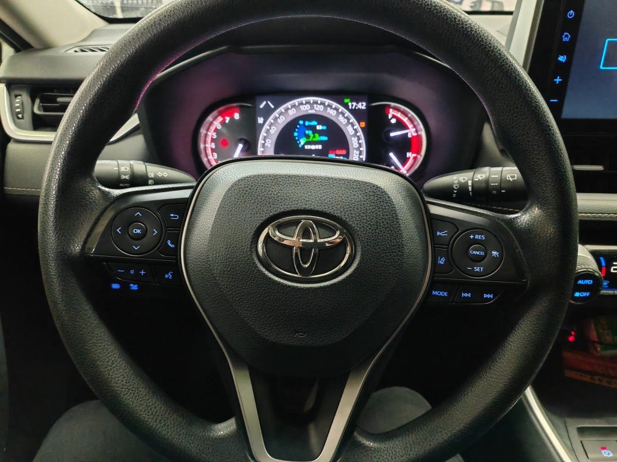 豐田 RAV4  2018款 榮放 2.0L CVT兩驅(qū)風(fēng)尚版圖片