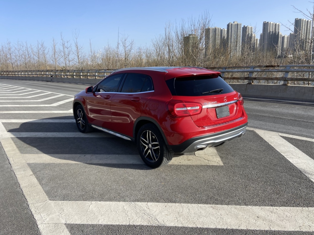 奔馳 奔馳GLA  2015款 GLA 220 4MATIC 時(shí)尚型圖片