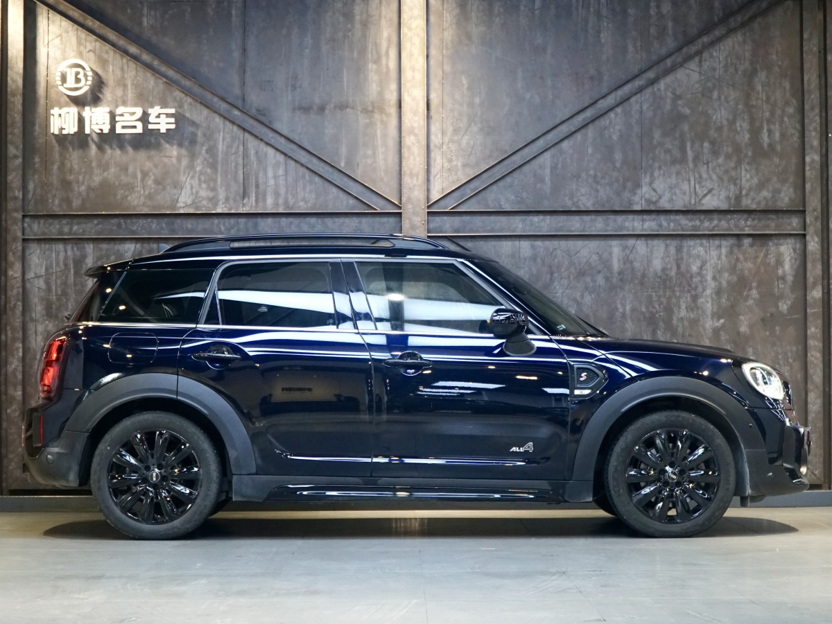 MINI COUNTRYMAN  2022款 2.0T COOPER S ALL4 黑標(biāo)特別版圖片