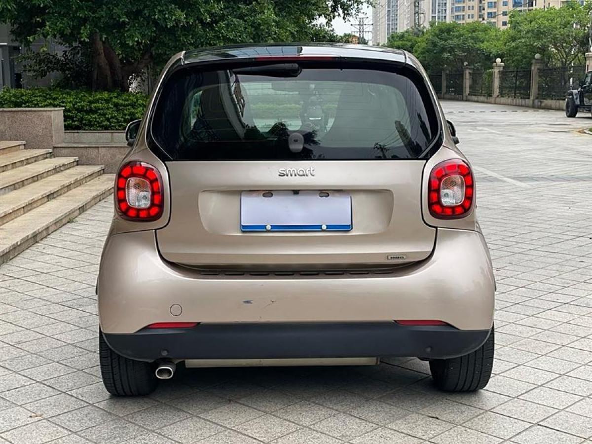 2018年8月smart fortwo  2018款 0.9T 66千瓦耀金特別版