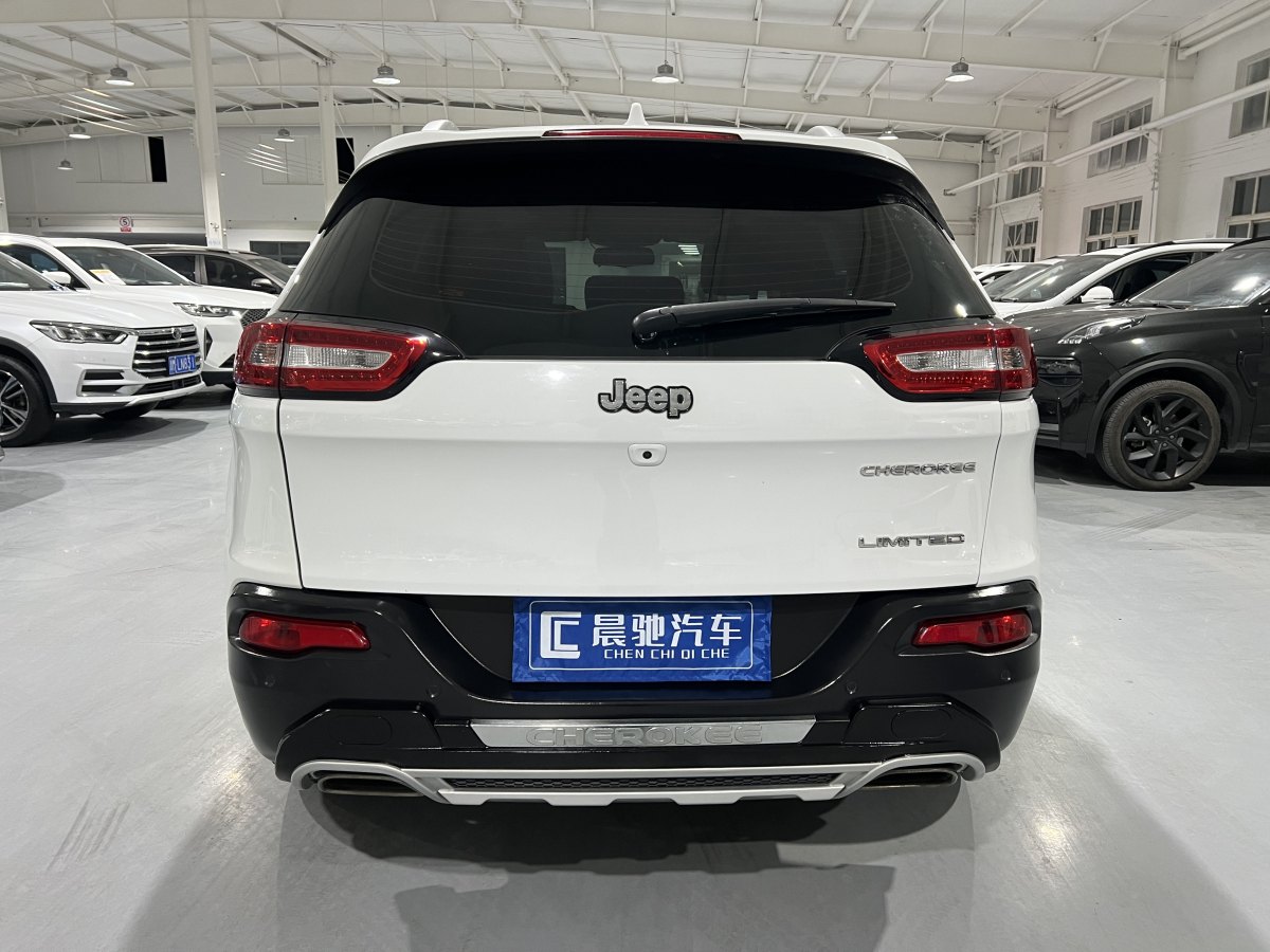 Jeep 自由光  2017款 2.0L 优越版图片