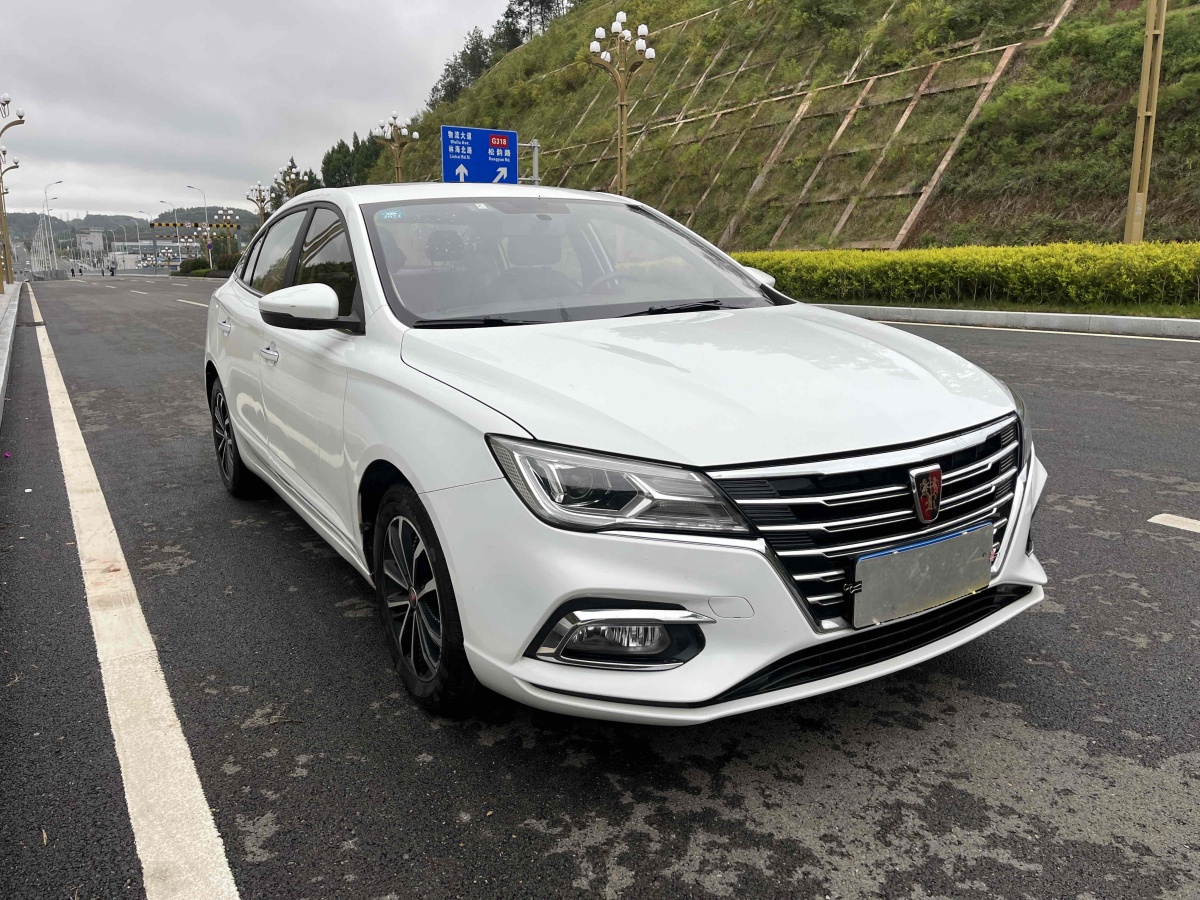 榮威 i5  2020款 1.5L 手動(dòng)4G互聯(lián)領(lǐng)豪旗艦版圖片