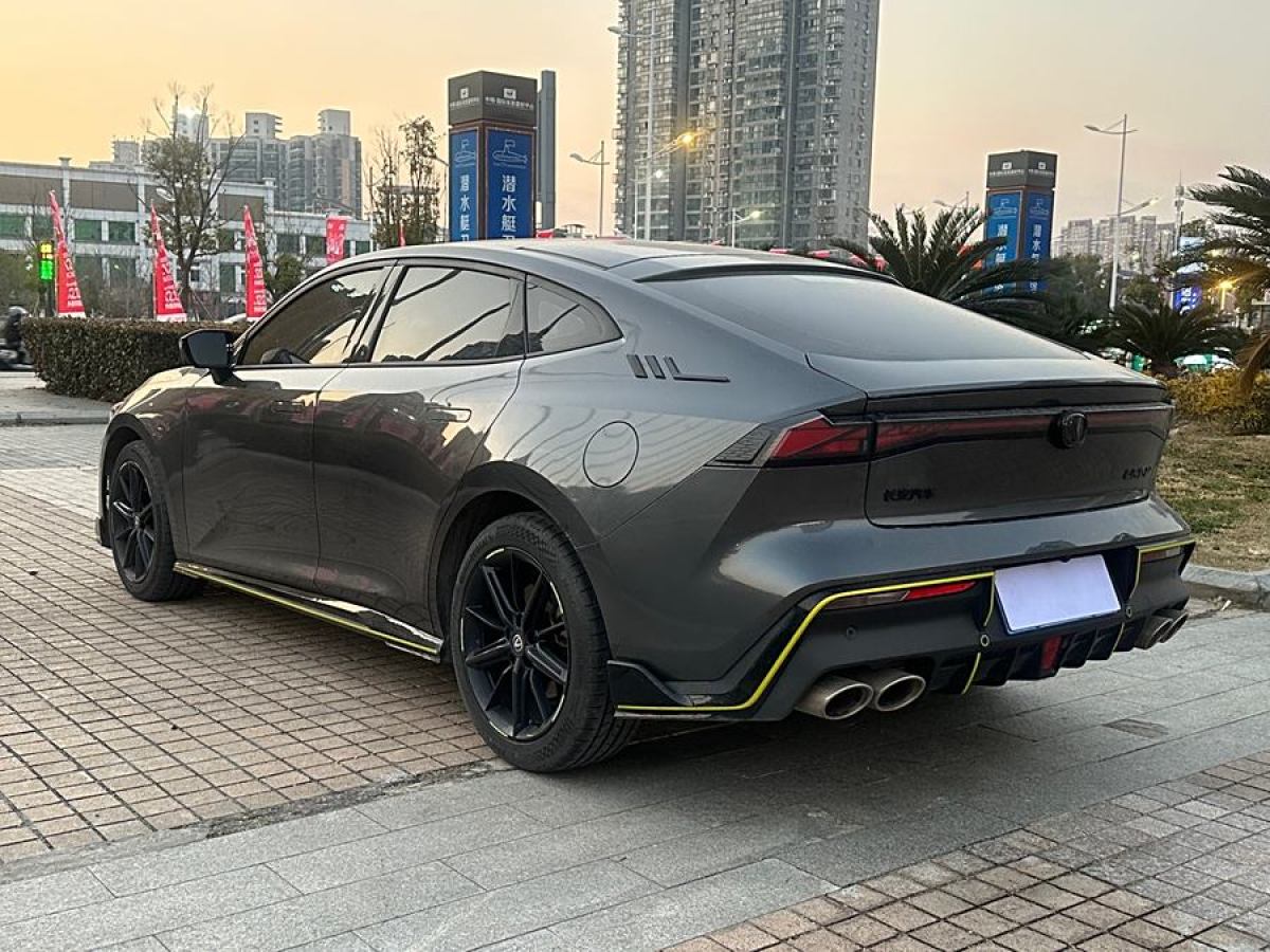 長(zhǎng)安 長(zhǎng)安UNI-V  2022款 2.0T 領(lǐng)速版圖片