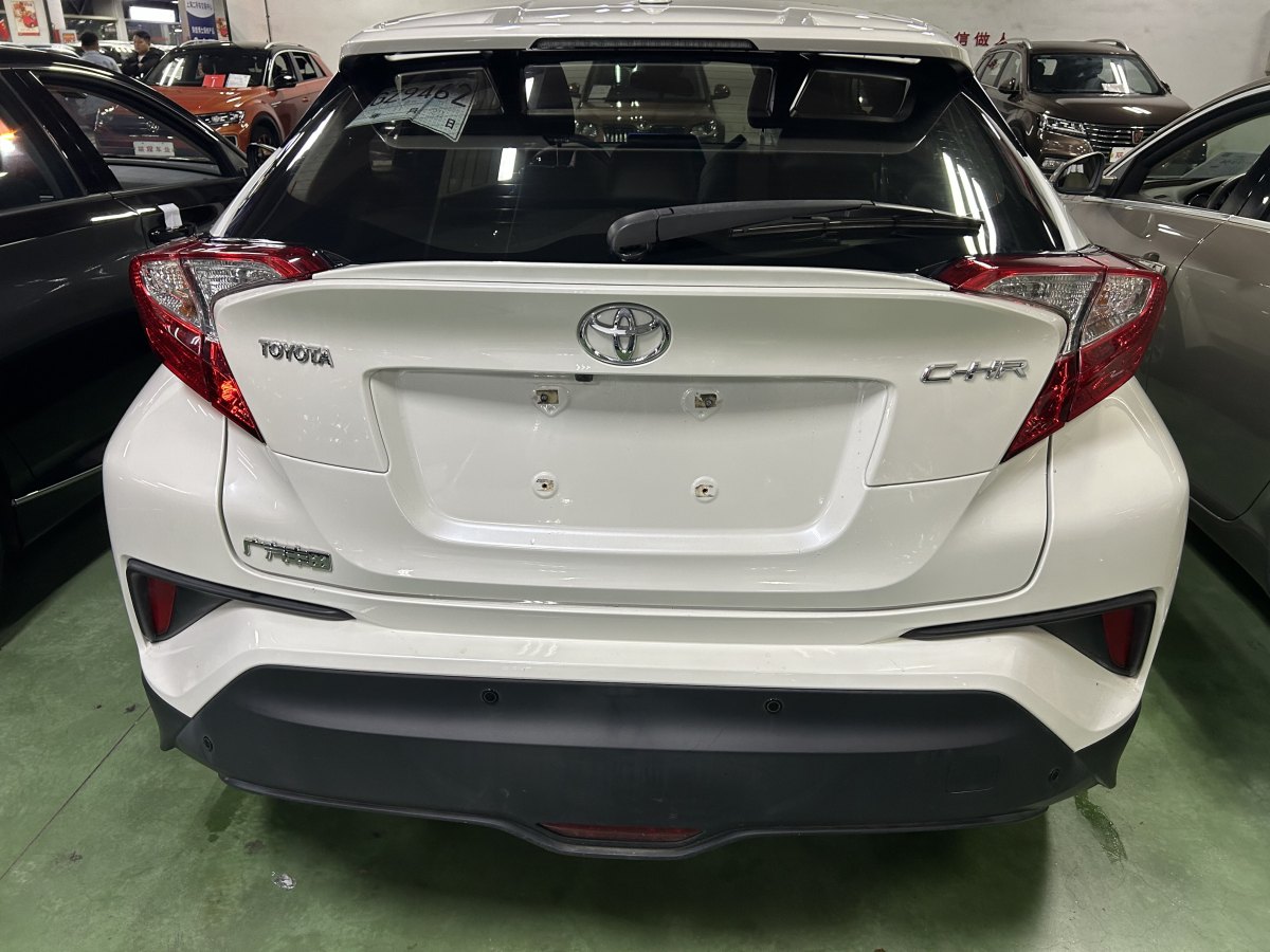 豐田 C-HR  2020款 2.0L 領(lǐng)先版圖片