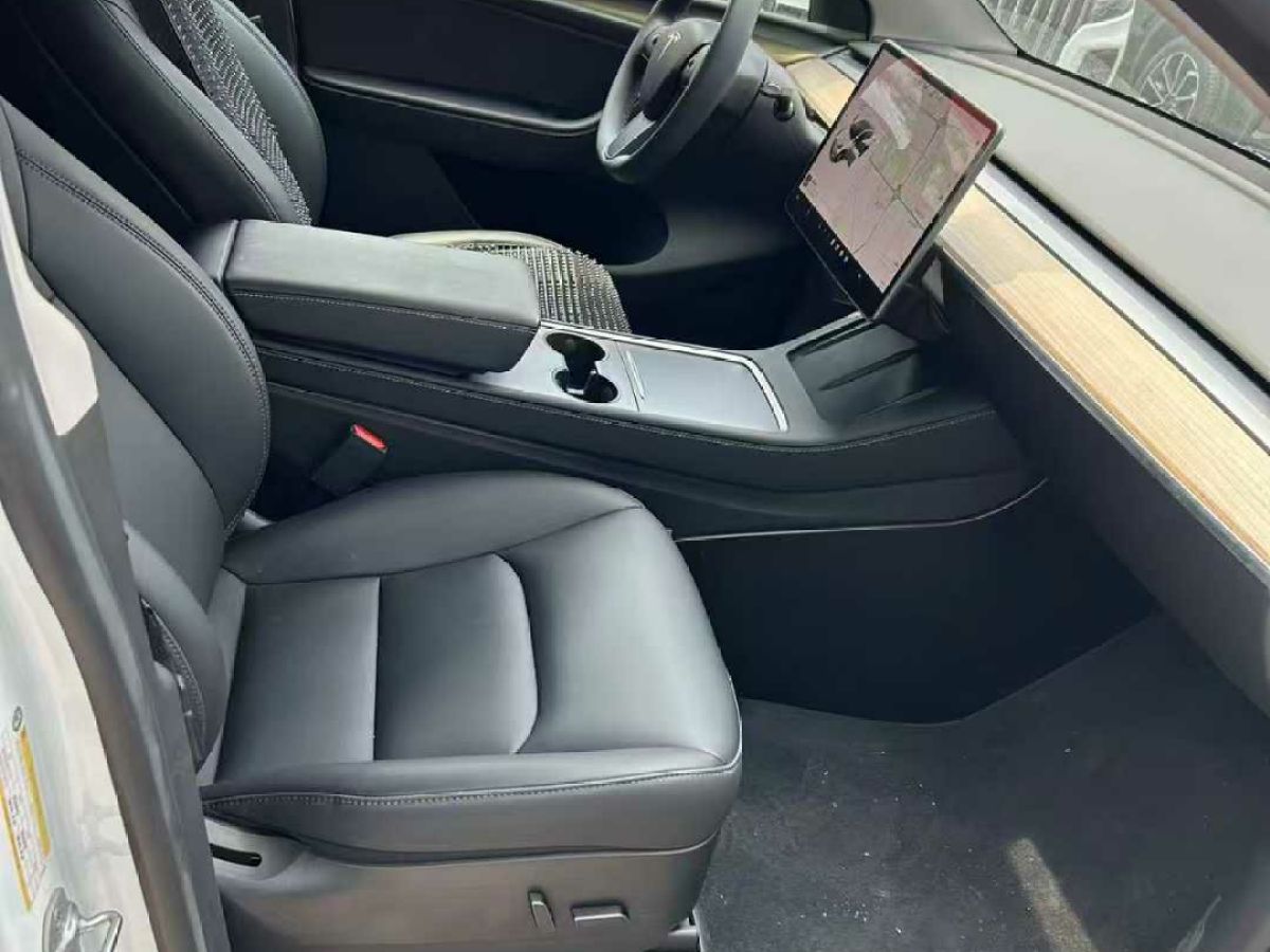 特斯拉 Model S  2023款 三電機(jī)全輪驅(qū)動(dòng) Plaid版圖片