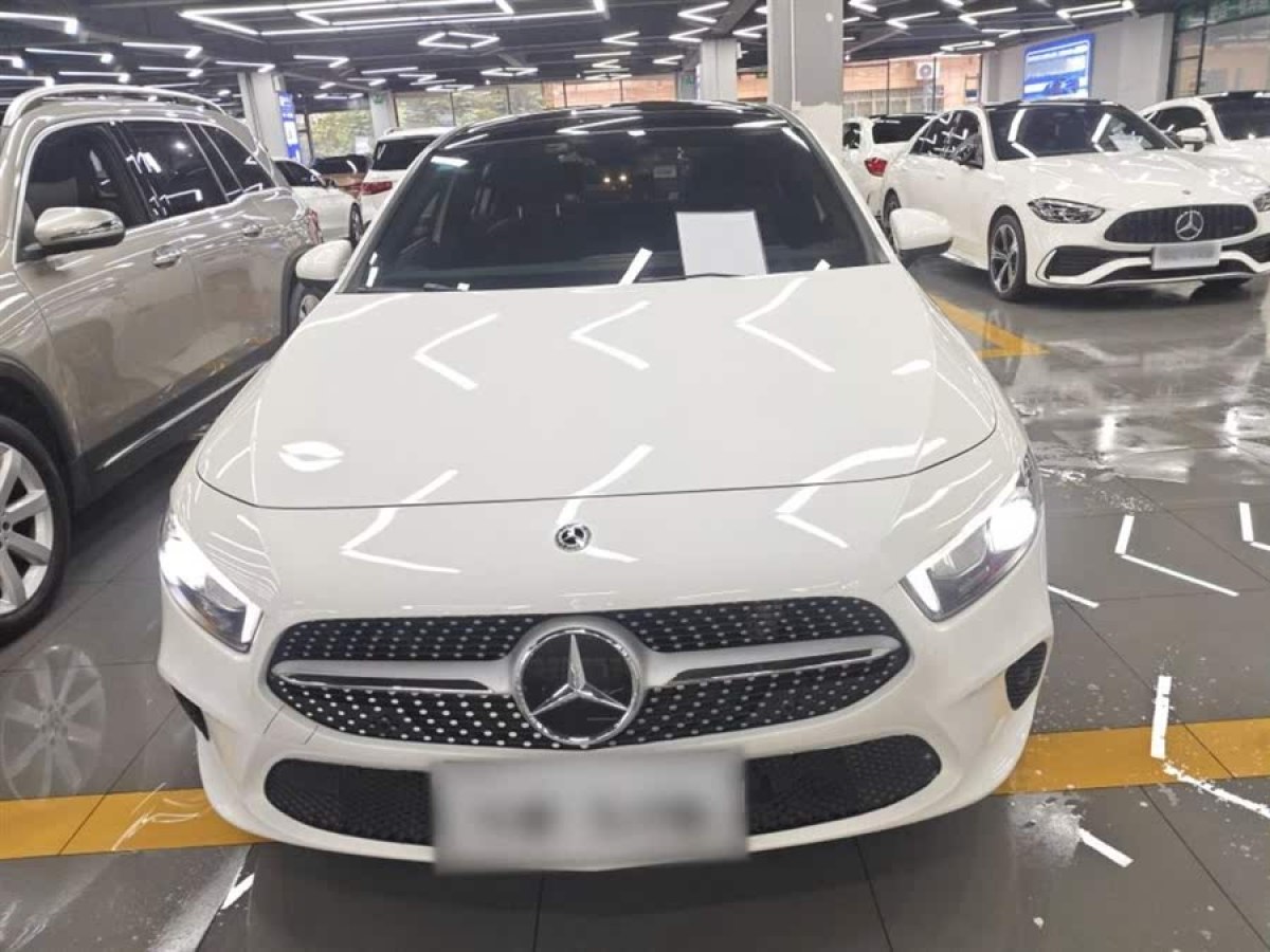 奔馳 奔馳A級  2020款 改款 A 200 L 運動轎車動感型圖片