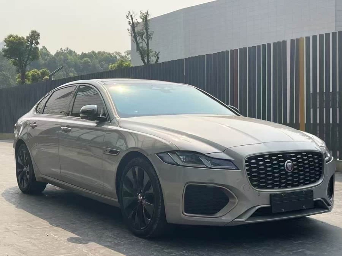 捷豹 XFL  2023款 XFL 2.0T P250 兩驅(qū)尊享豪華鎏金版圖片