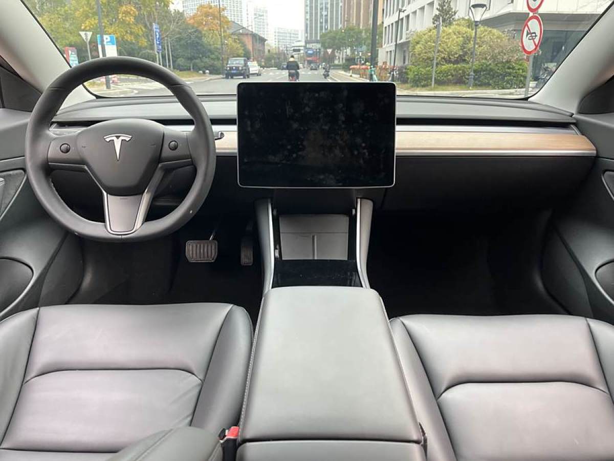 特斯拉 Model 3  2020款 改款 標(biāo)準(zhǔn)續(xù)航后驅(qū)升級版圖片