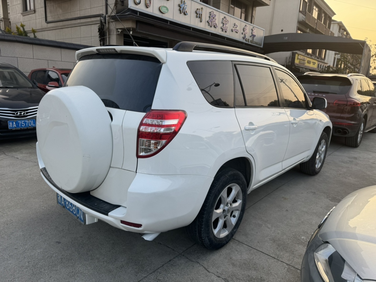 2011年10月豐田 RAV4榮放  2011款 2.0L 自動豪華版