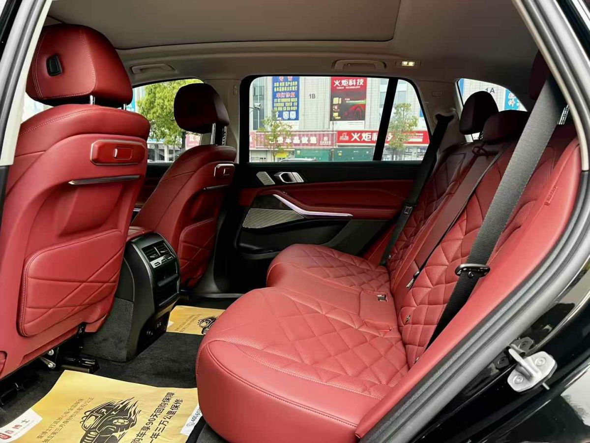 寶馬 寶馬X5  2024款 xDrive 40Li 尊享型黑焰限量版圖片