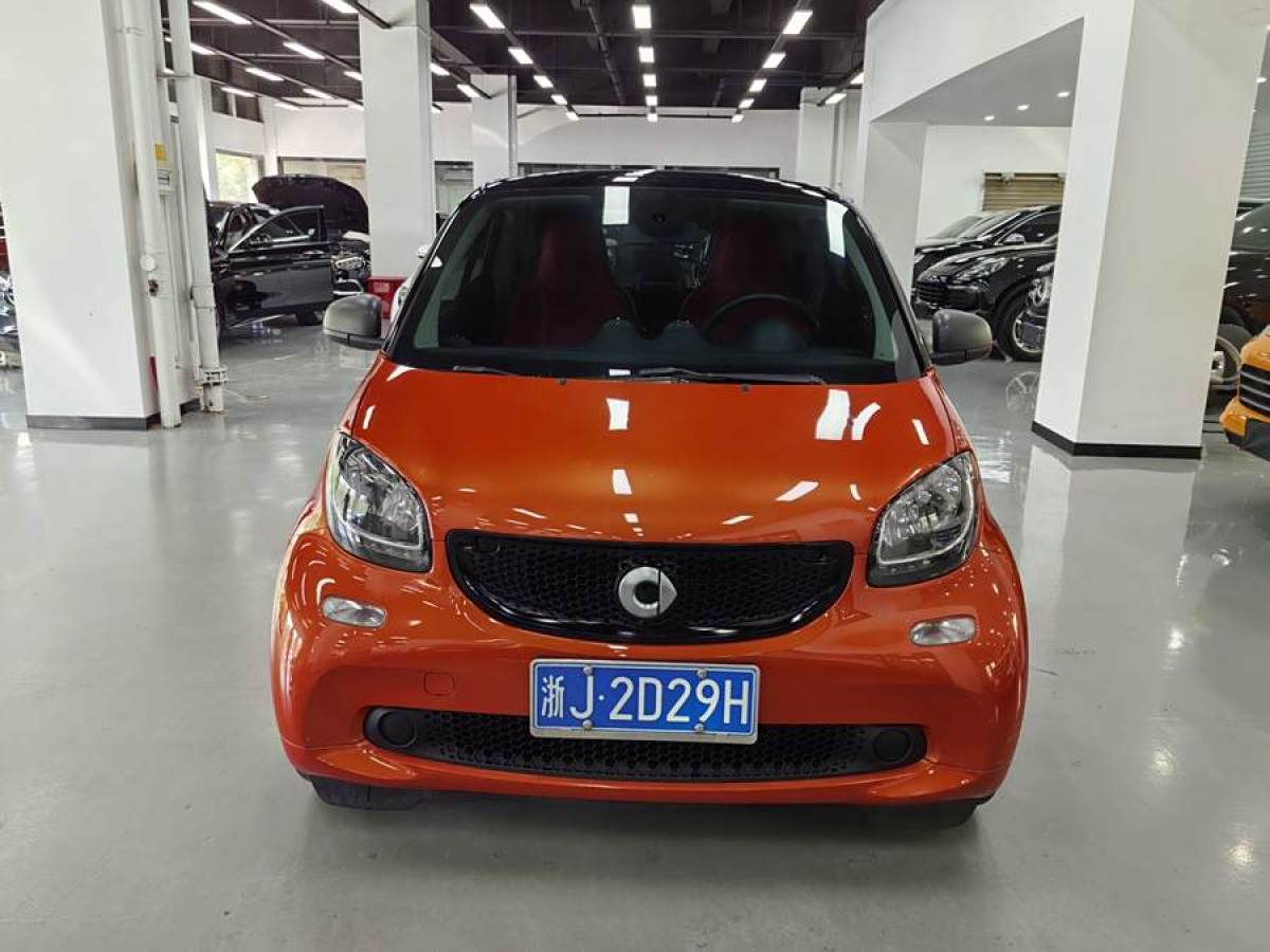 2019年10月smart fortwo  2019款 0.9T 66千瓦硬頂風(fēng)擎版 國(guó)VI