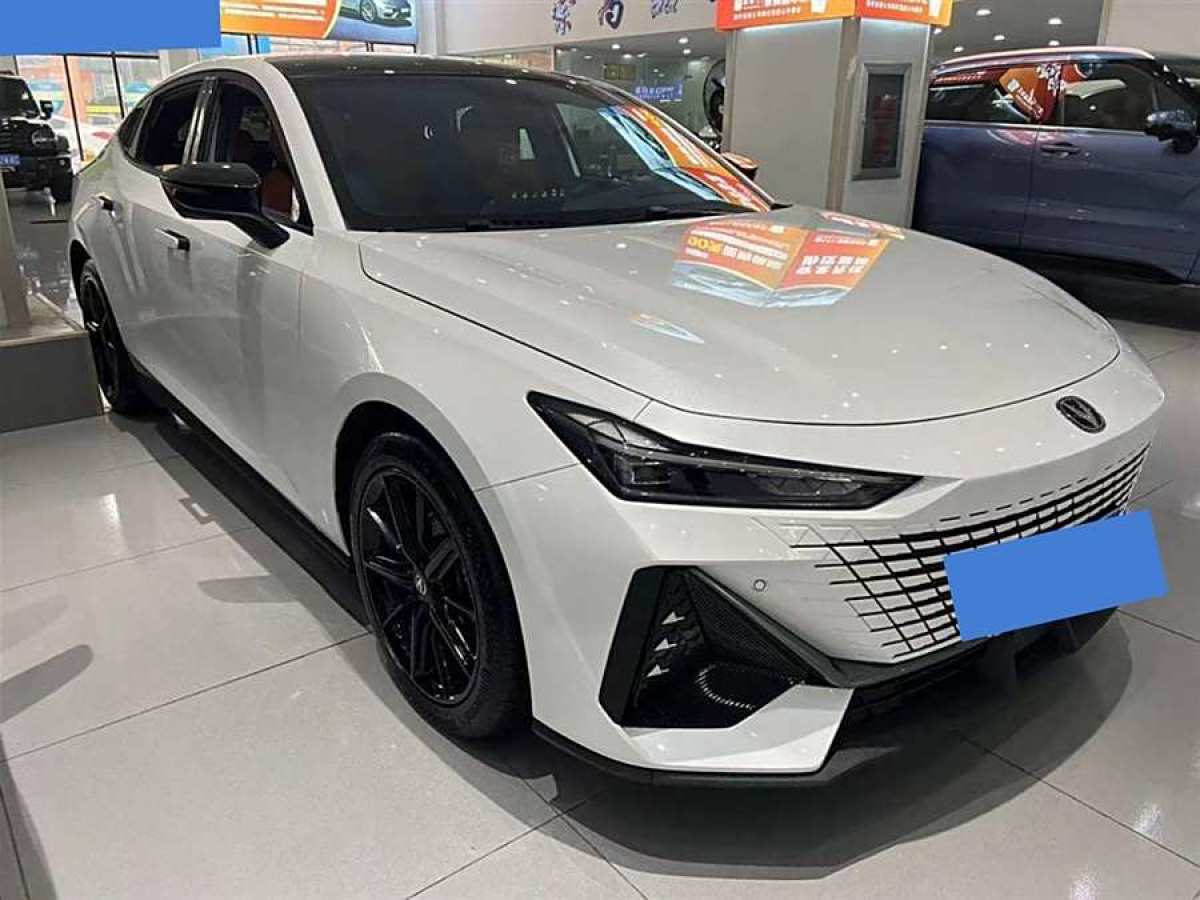 長安 長安UNI-V  2022款 1.5T 尊貴型圖片