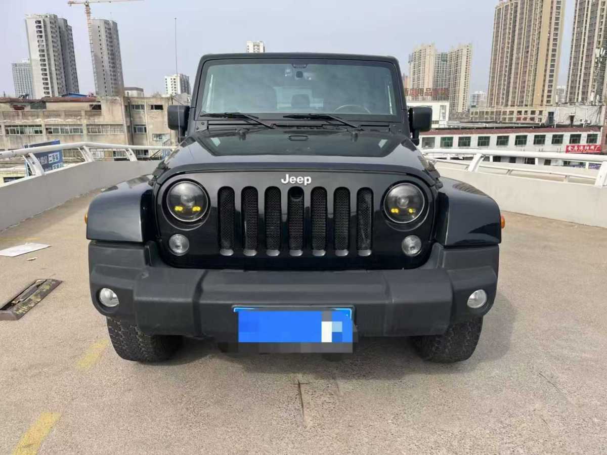 Jeep 牧馬人  2015款 3.0L Sahara 四門版圖片