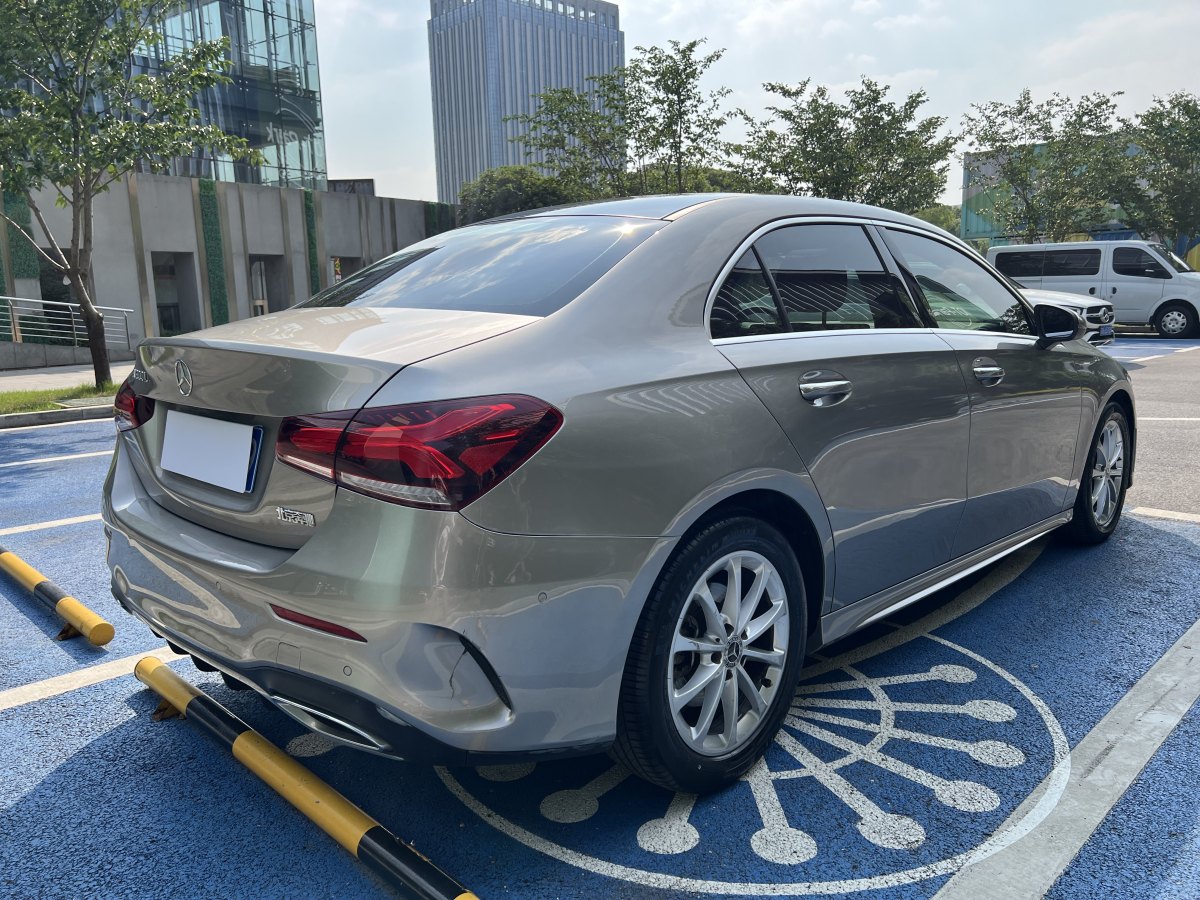 奔馳 奔馳A級  2019款  改款 A 200 L 運(yùn)動(dòng)轎車圖片
