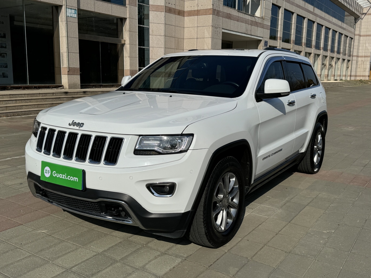 Jeep 大切諾基  2015款 3.0L 精英導(dǎo)航版圖片