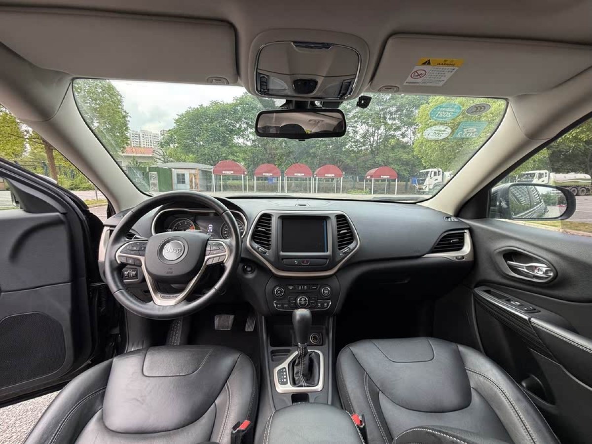 Jeep 自由光  2017款 2.0L 優(yōu)越版圖片